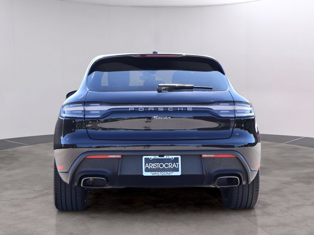 Certified 2025 Porsche Macan AWD/4WD image 7