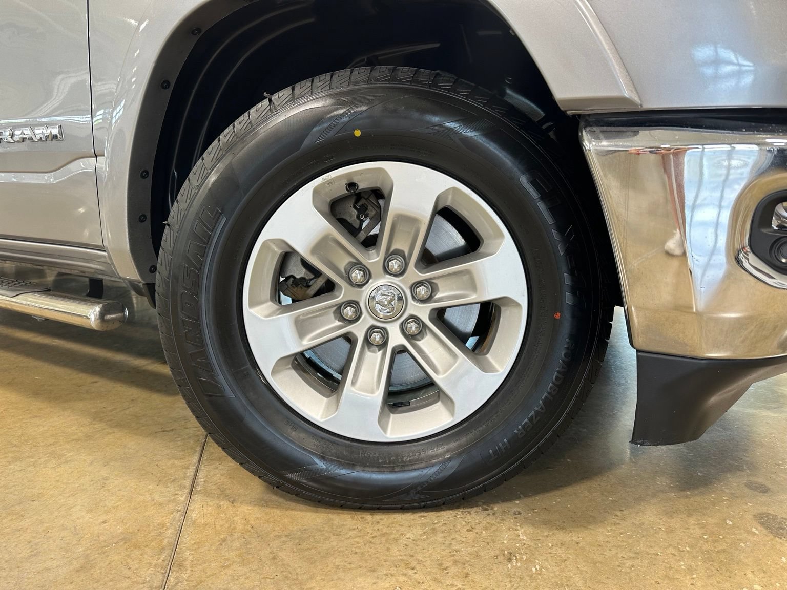 Used 2021 RAM 1500 Laramie AWD/4WD image 9