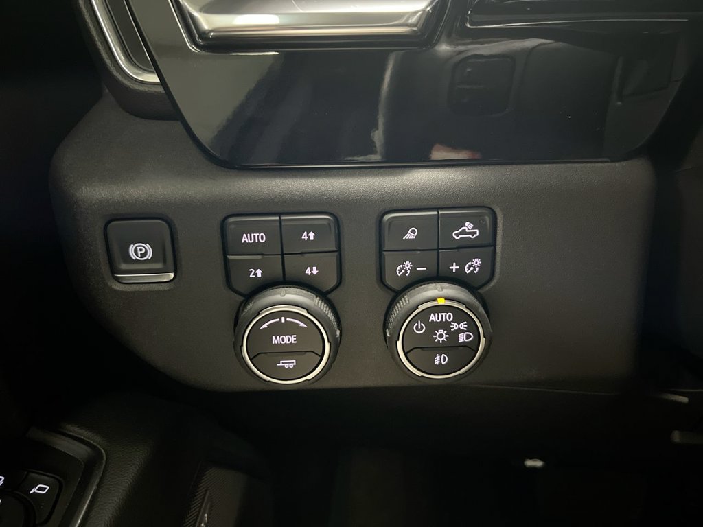 Used 2025 Chevrolet Silverado 3500 LTZ w/ LTZ Convenience Package AWD/4WD image 12