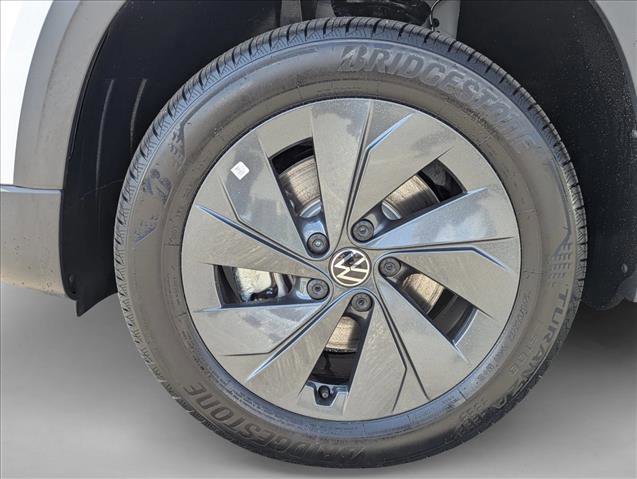 New 2026 Volkswagen Taos S image 9