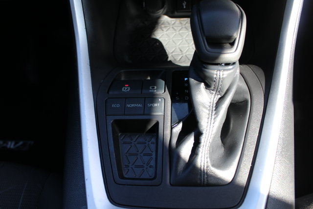 Certified 2022 Toyota RAV4 XLE FWD image 36