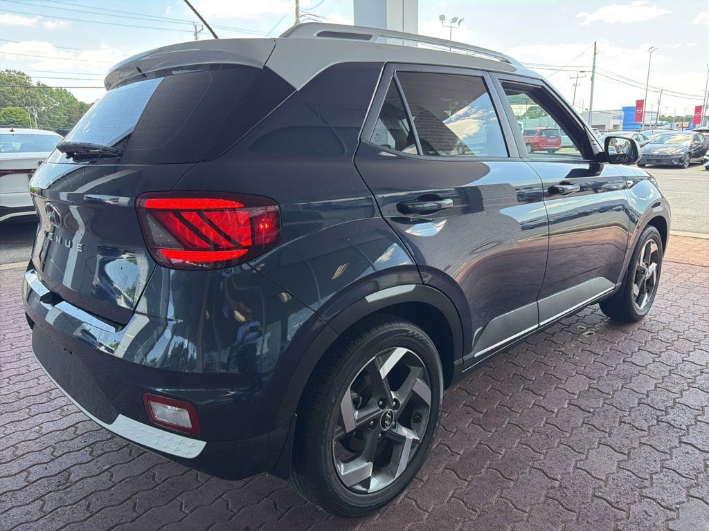 Used 2024 Hyundai Venue Limited FWD image 5