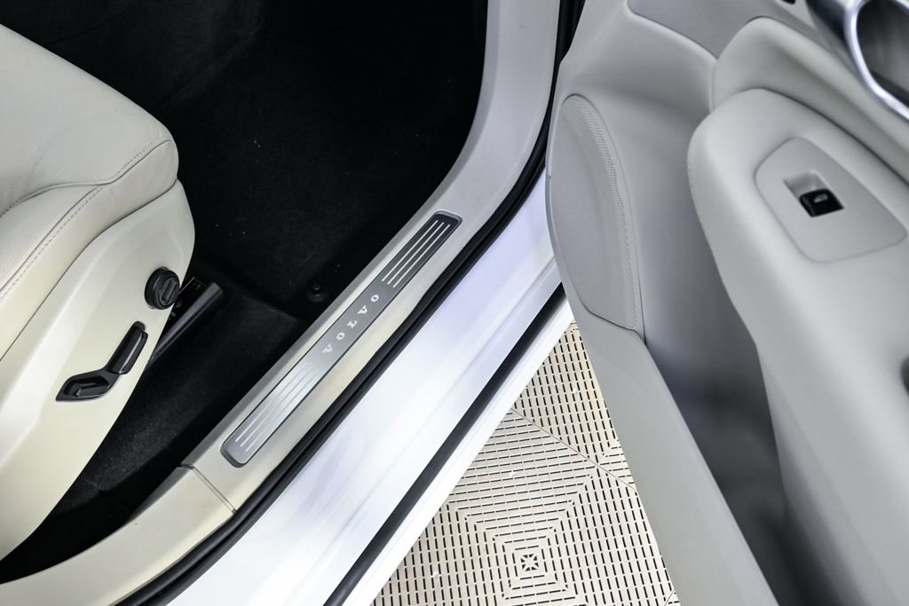 Certified 2024 Volvo XC90 B5 Plus w/ Protection Package Premier image 28