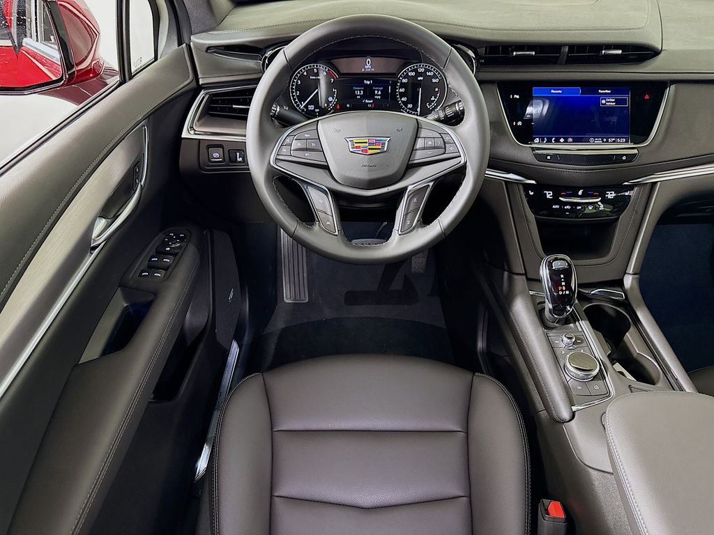 New 2026 Cadillac XT5 Luxury w/ LPO, ONYX Package image 15