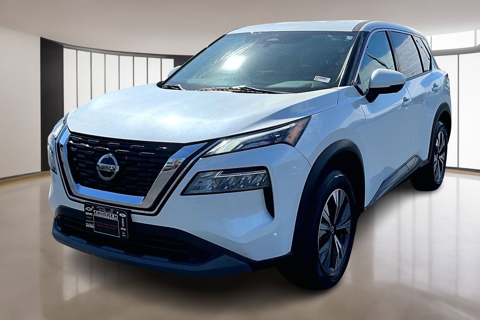 Used 2021 Nissan Rogue SV image 3