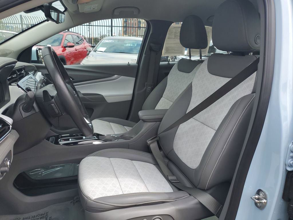 Used 2023 Chevrolet Bolt EUV Premier FWD image 17