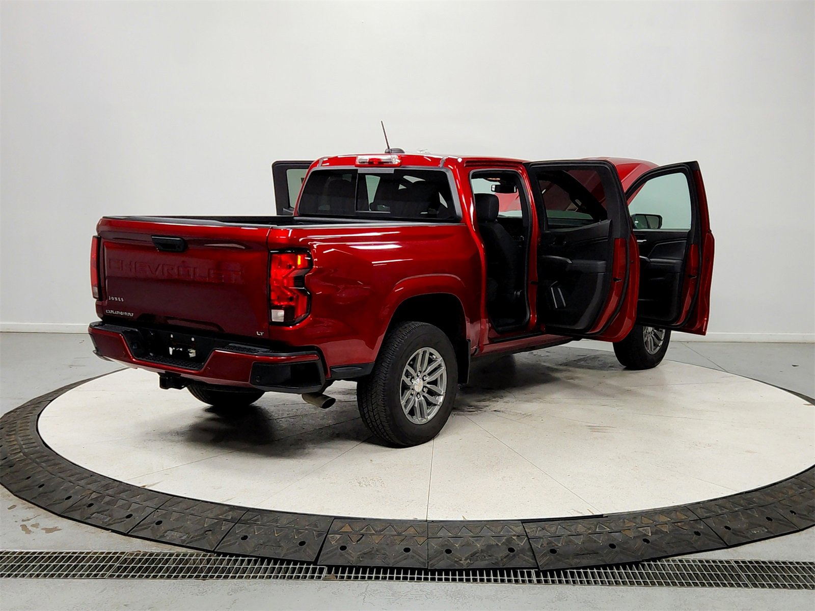 Used 2024 Chevrolet Colorado LT w/ LT Convenience Package II image 15