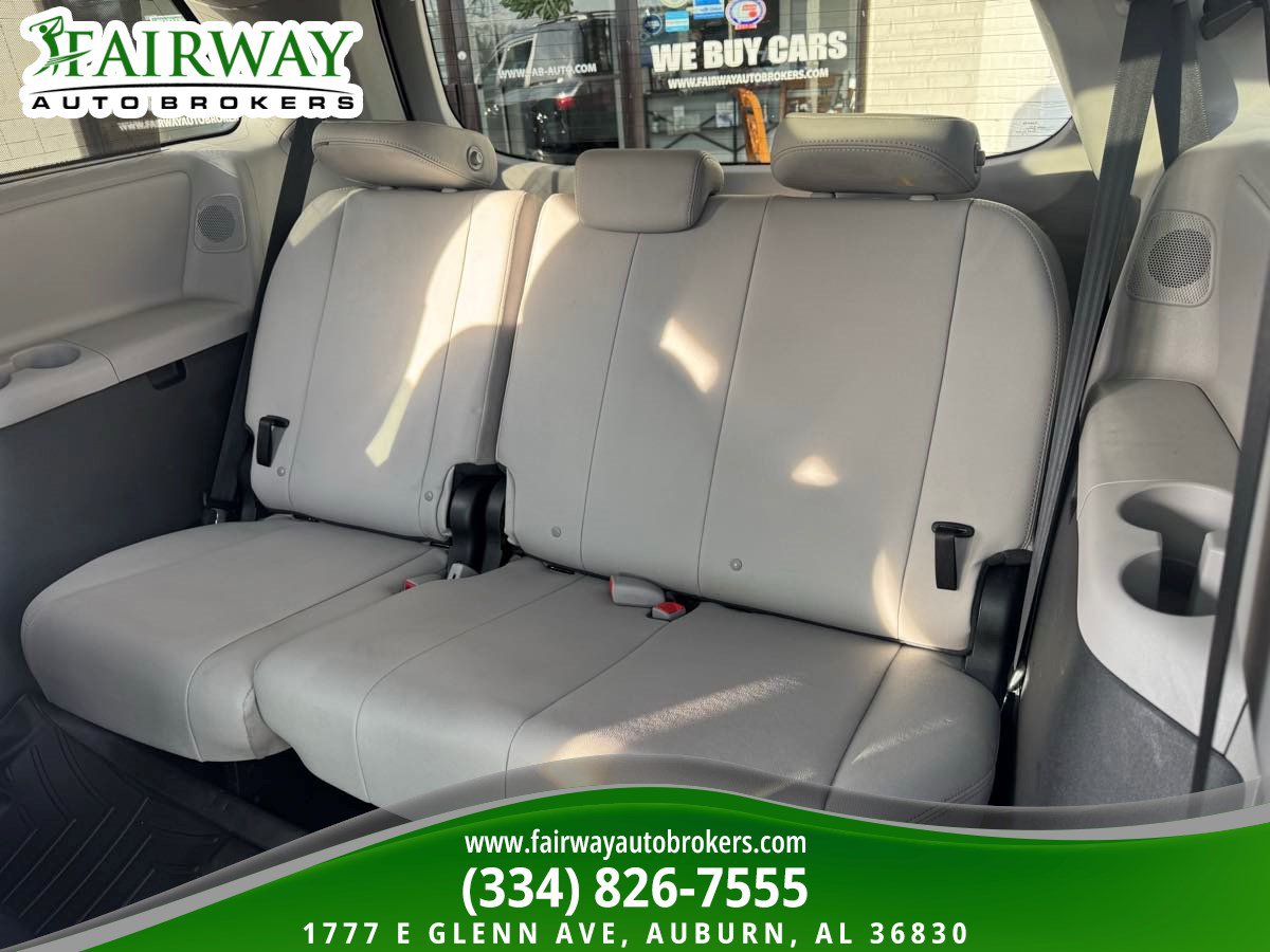 Used 2020 Toyota Sienna Limited Premium w/ Carpet Mat Package AWD/4WD image 14