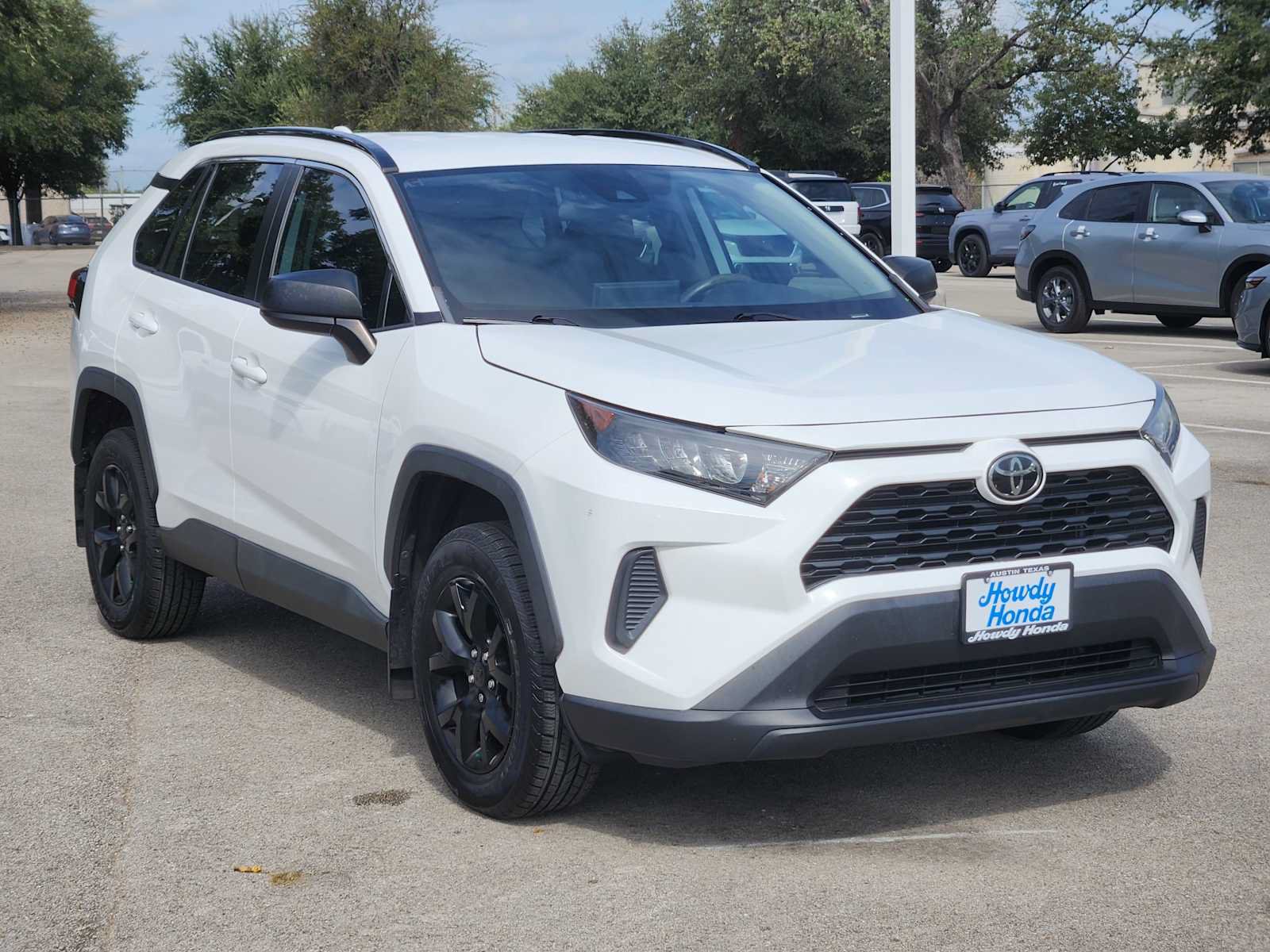 Used 2021 Toyota RAV4 LE FWD image 3