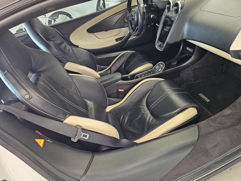 Used 2016 McLaren 570S Coupe RWD image 15