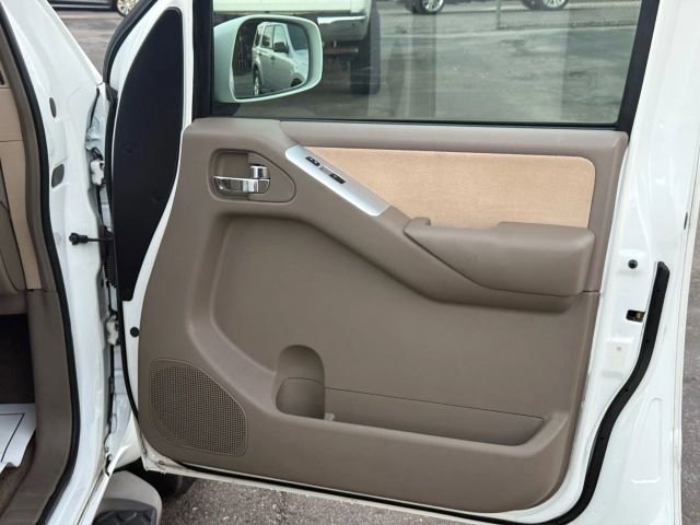 Used 2011 Nissan Pathfinder SV image 24