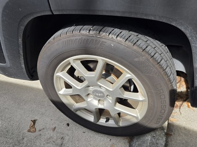 Used 2019 Jeep Renegade Latitude FWD image 11
