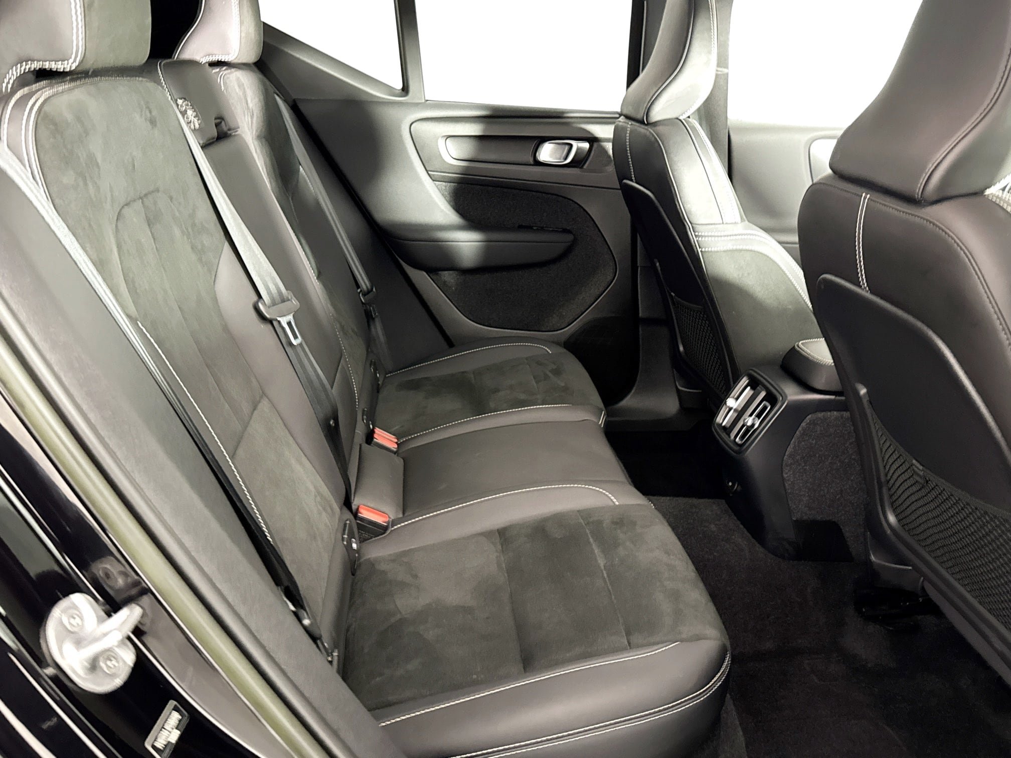 Used 2023 Volvo XC40 Recharge Plus AWD/4WD image 37