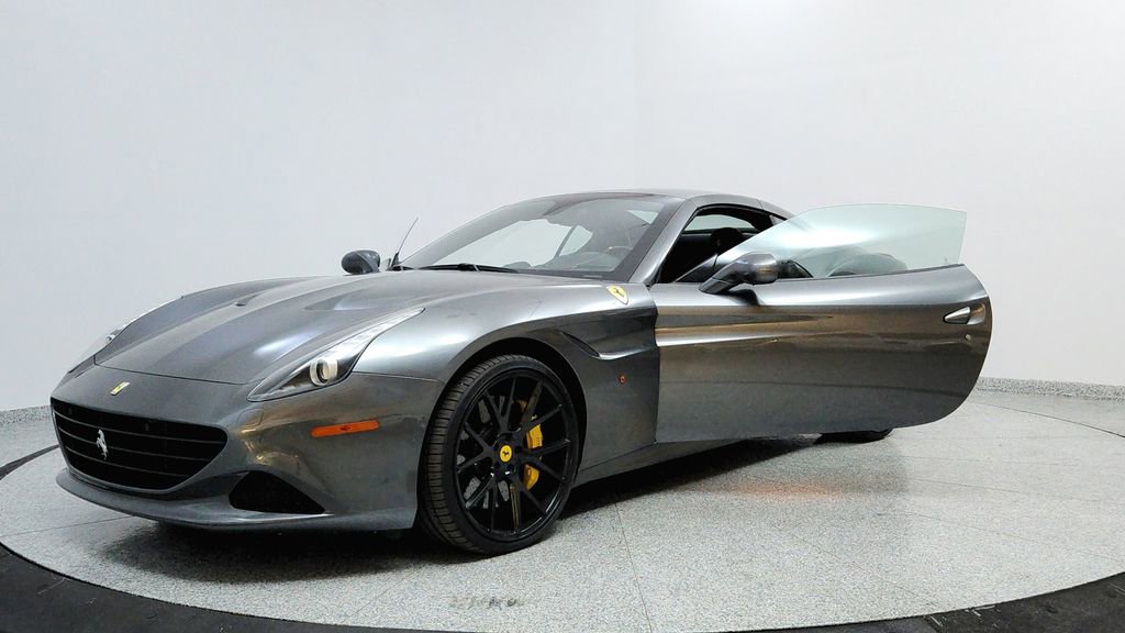 Used 2018 Ferrari California T image 9