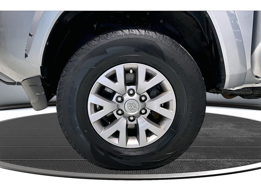 Used 2017 Toyota Tacoma SR5 w/ Tow Package image 11