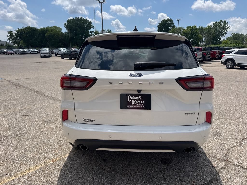 Used 2024 Ford Escape ST-Line w/ Tech Pack #1 AWD/4WD image 3