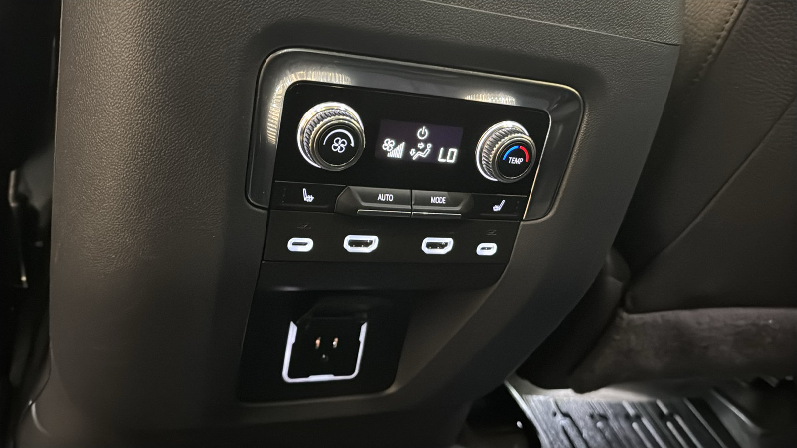 Used 2024 GMC Yukon Denali w/ Denali Reserve Package AWD/4WD image 31