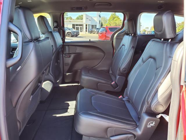 New 2026 Chrysler Pacifica Select image 23