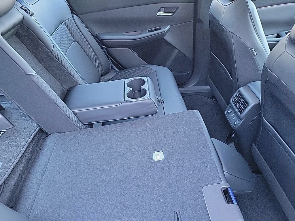 New 2026 Nissan Leaf Platinum+ w/ Floor Mat Package (Platinum+) FWD image 21