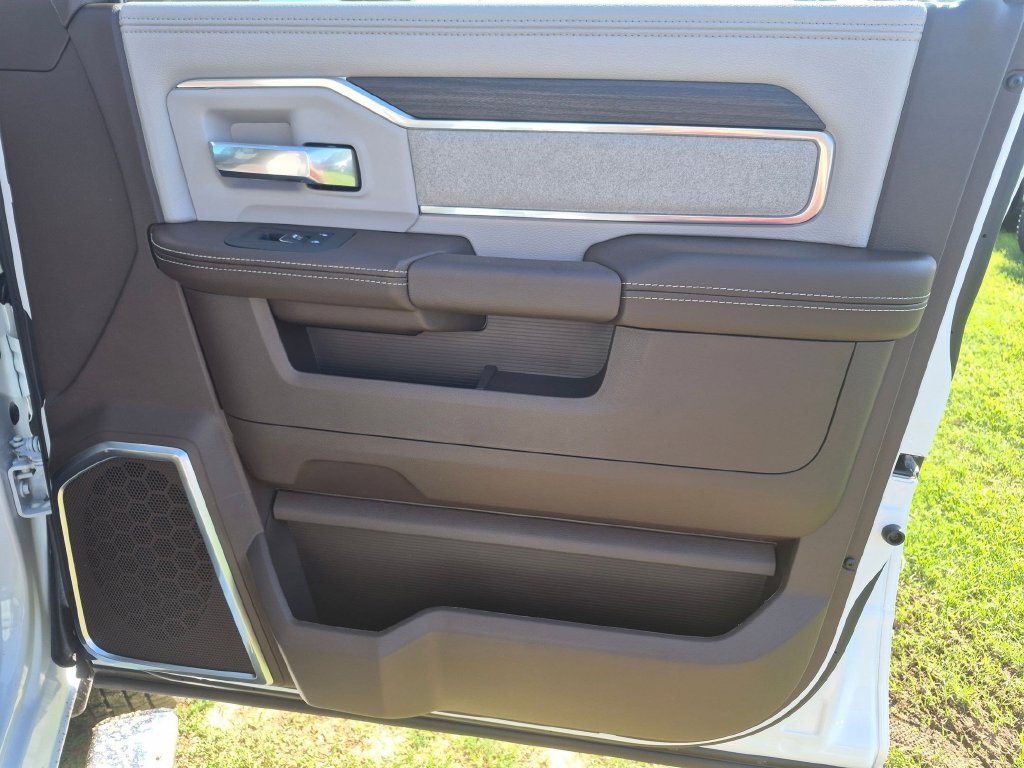 New 2026 RAM 3500 Laramie AWD/4WD image 31