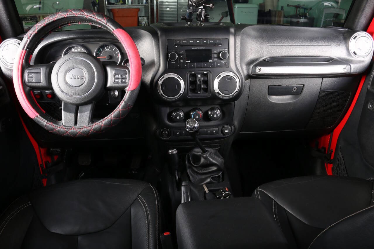 Used 2015 Jeep Wrangler Unlimited Sahara AWD/4WD image 54