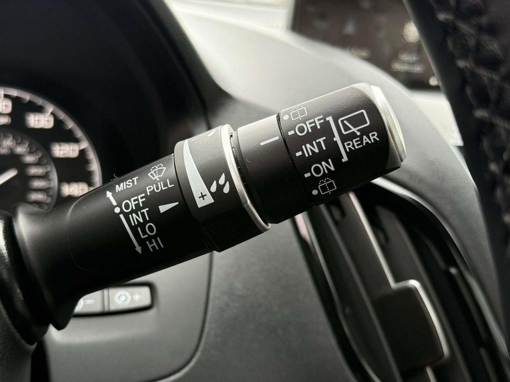 Certified 2025 Acura RDX SH-AWD image 30