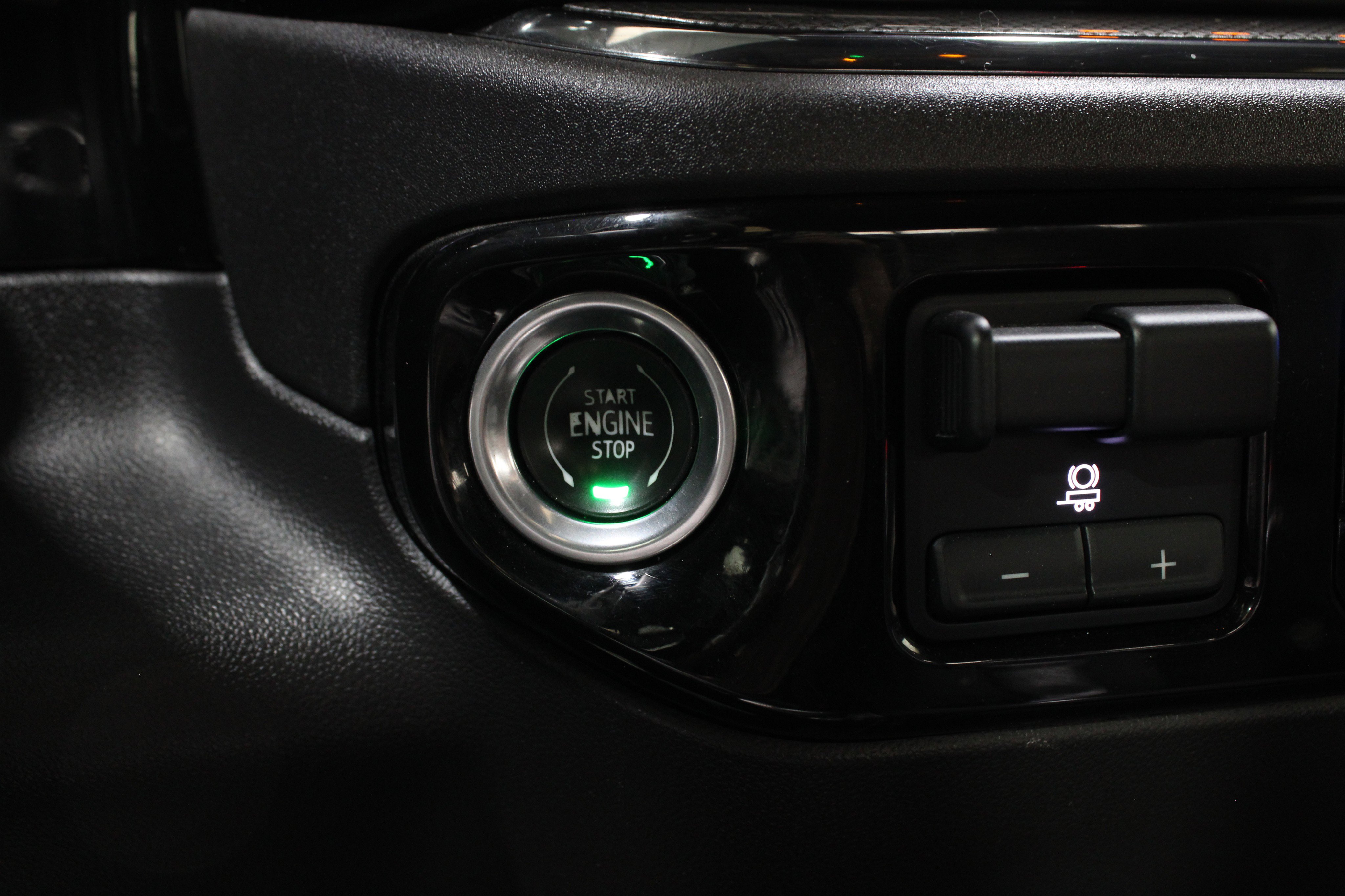 Used 2023 Chevrolet Silverado 1500 ZR2 image 25