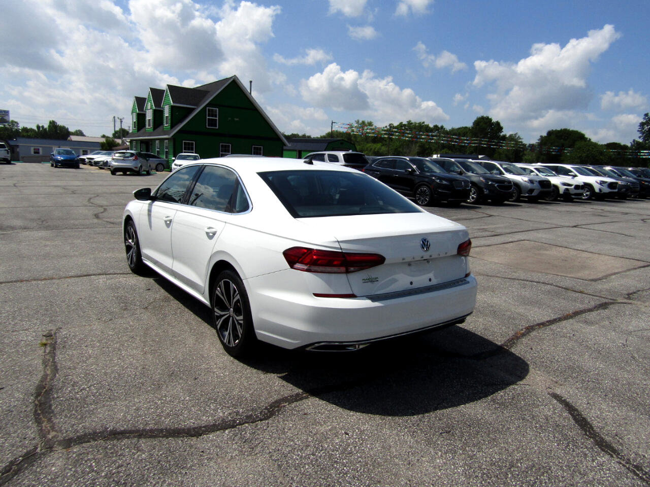 Used 2022 Volkswagen Passat 2.0T SE image 5