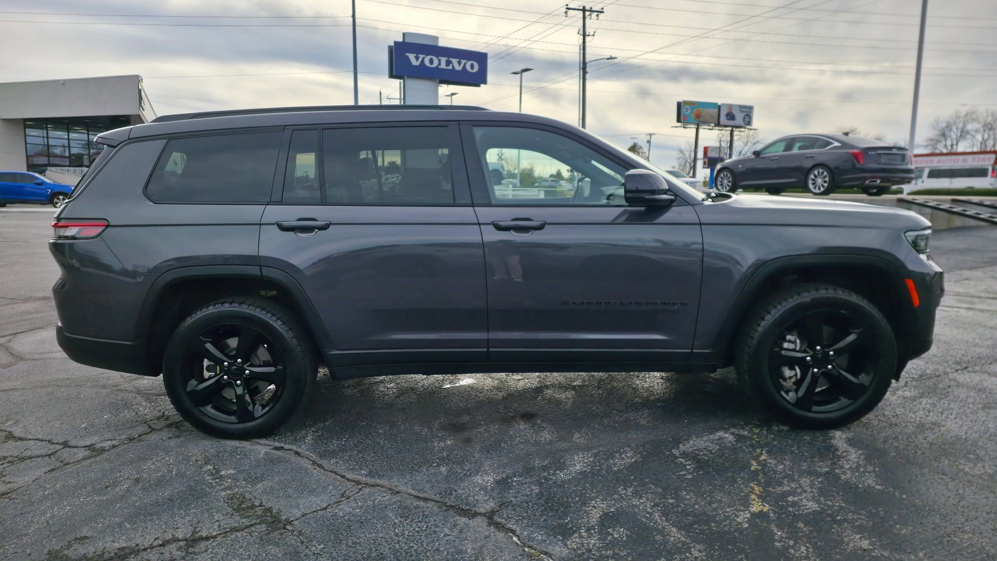 Used 2022 Jeep Grand Cherokee L Laredo image 12