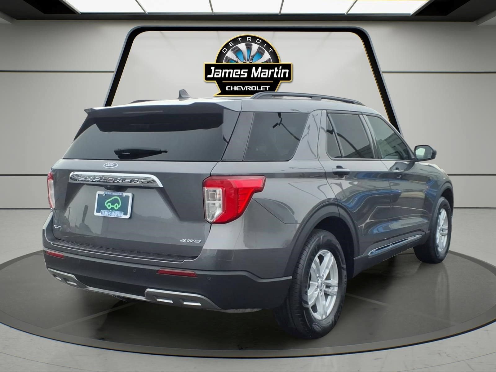 Used 2023 Ford Explorer XLT w/ Equipment Group 202A AWD/4WD image 4