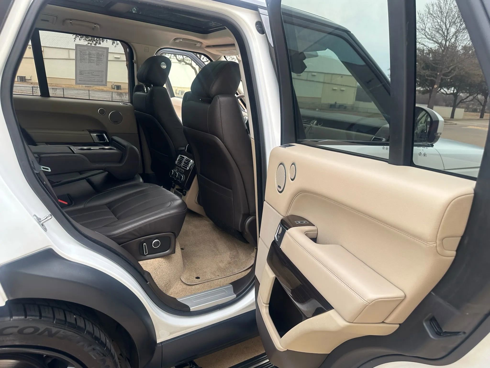 Used 2017 Land Rover Range Rover HSE image 25