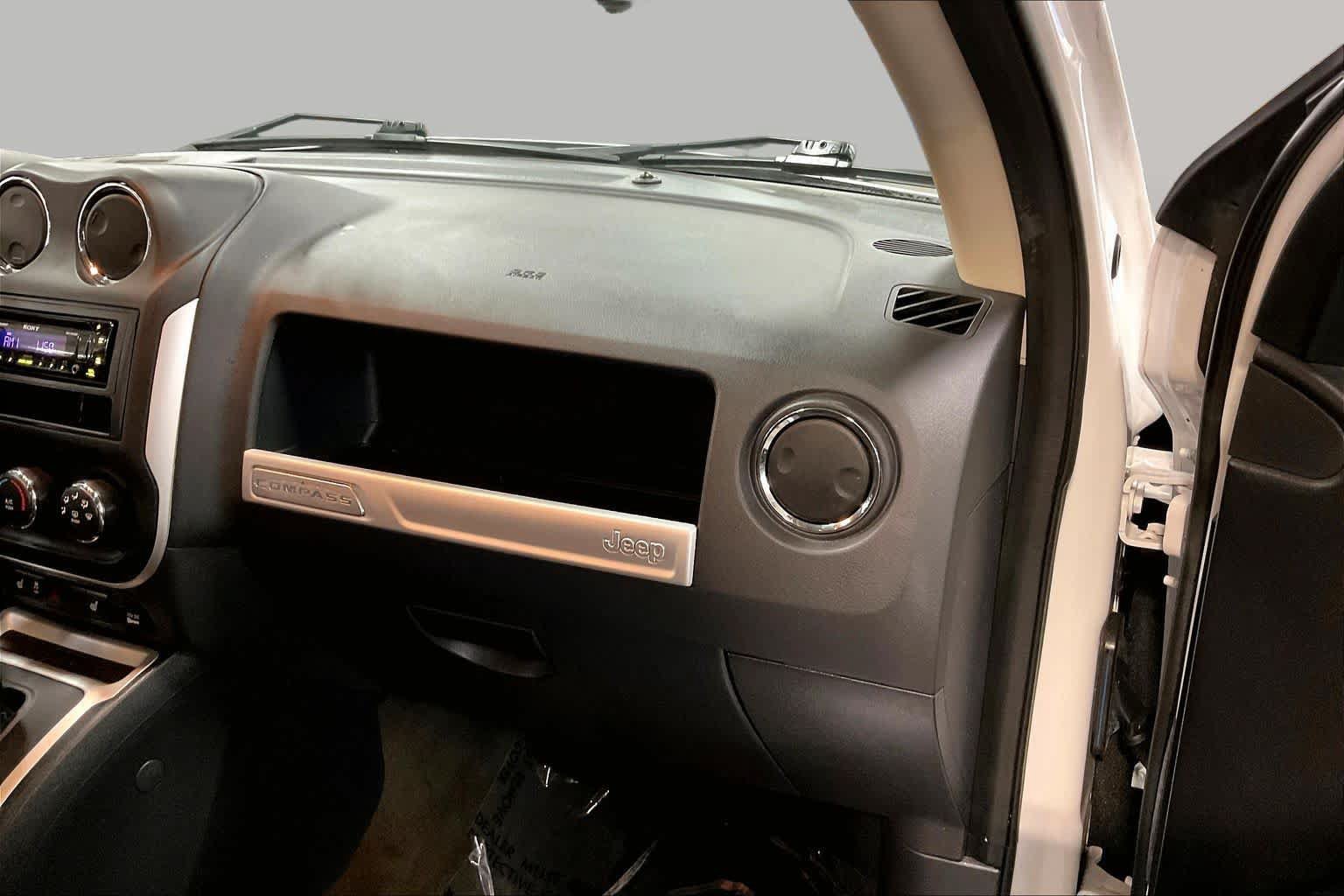 Used 2017 Jeep Compass High Altitude AWD/4WD image 19
