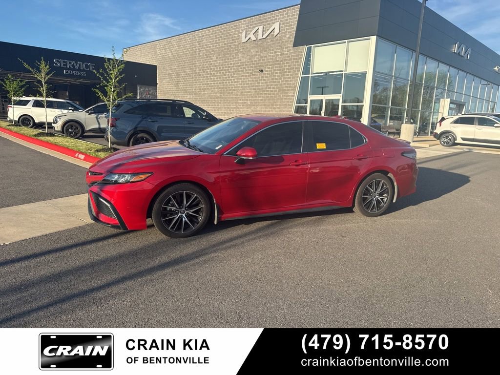Used 2022 Toyota Camry SE image 6