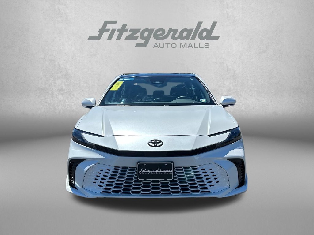 Used 2025 Toyota Camry XSE FWD image 3