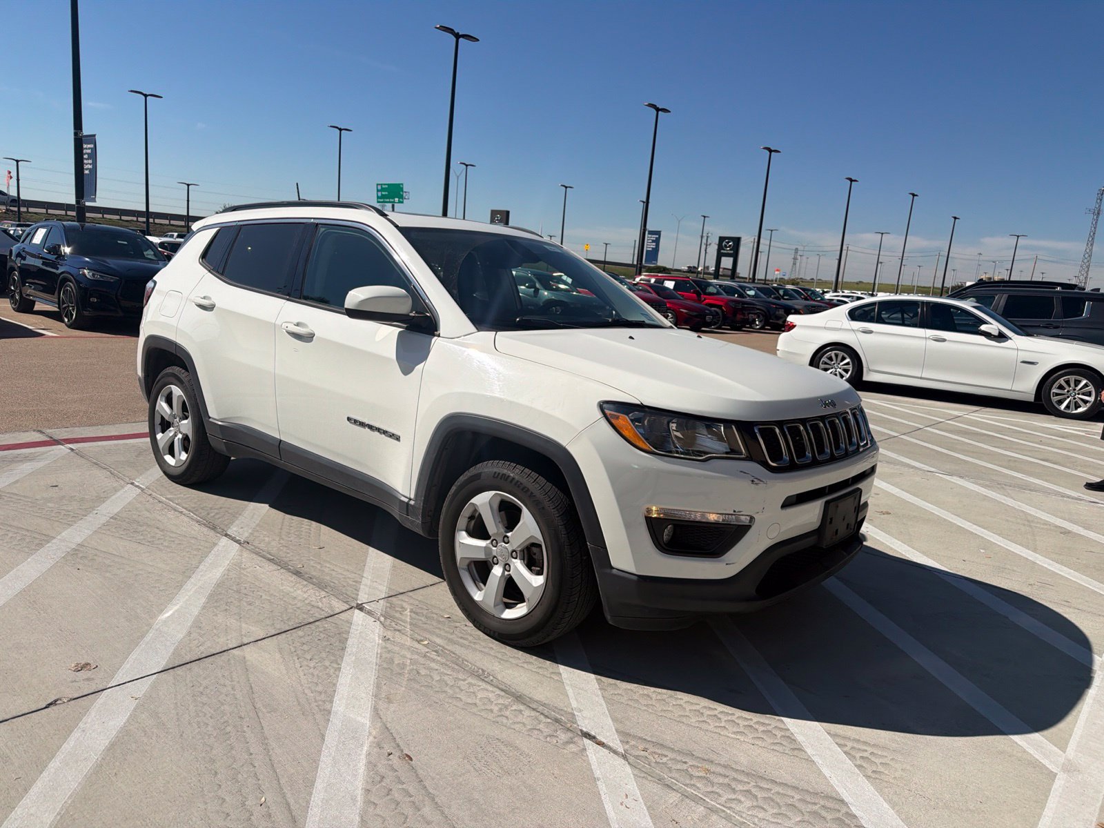 Used 2017 Jeep Compass Latitude w/ Popular Equipment Group AWD/4WD image 3