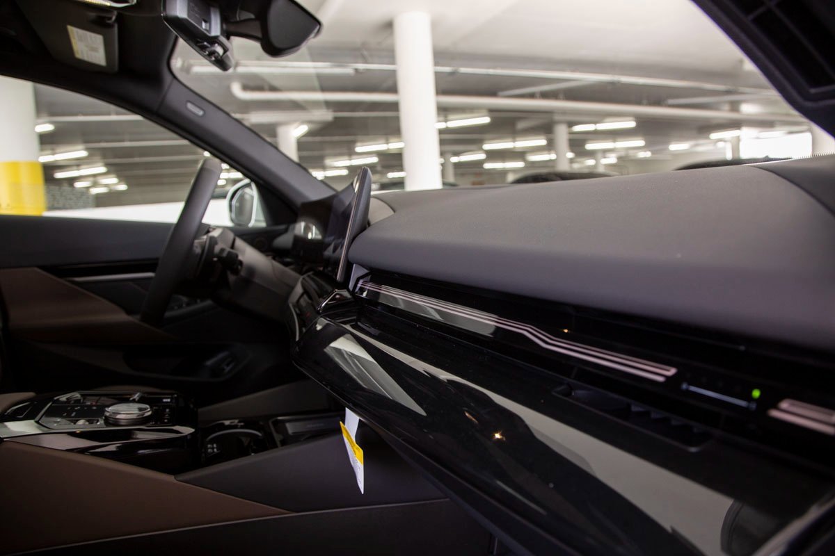 Used 2025 BMW 530i xDrive 530i xDrive w/ Premium Package image 37