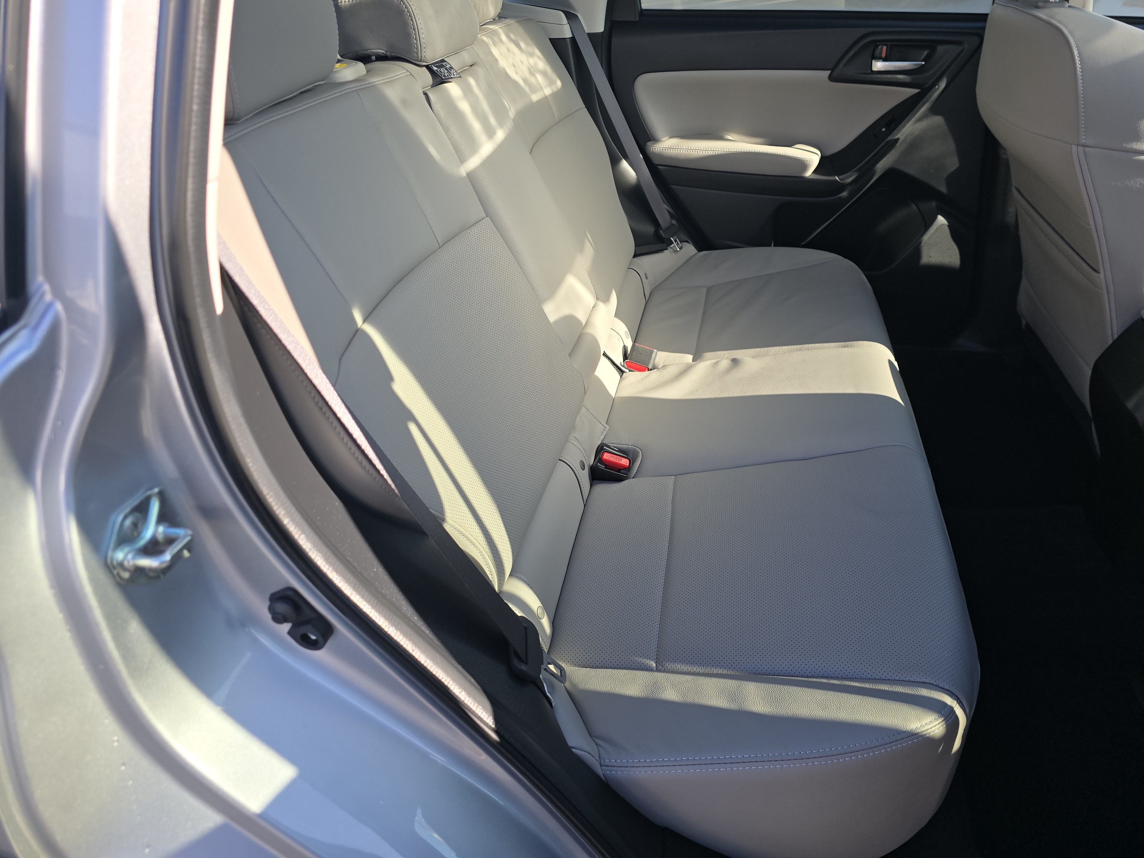 Used 2014 Subaru Forester 2.5i Limited AWD/4WD image 17