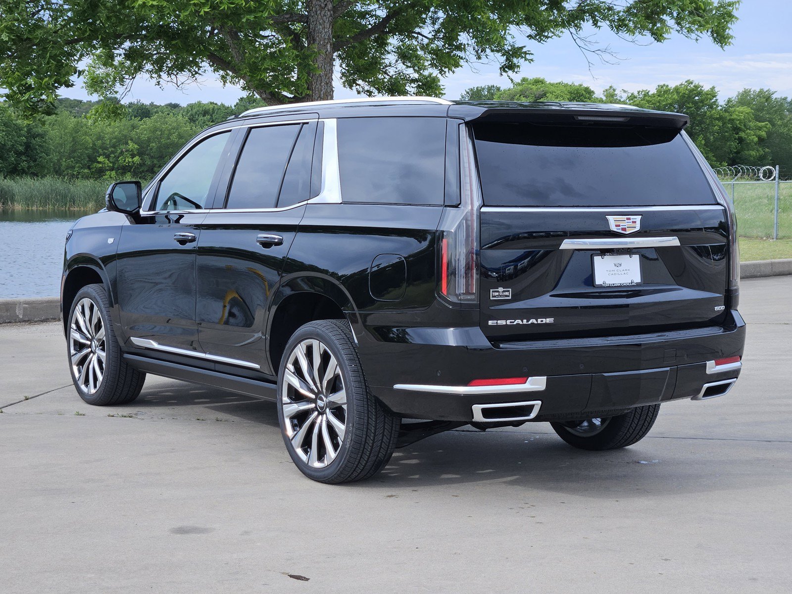 New 2026 Cadillac Escalade Luxury w/ Touring Package AWD/4WD image 4