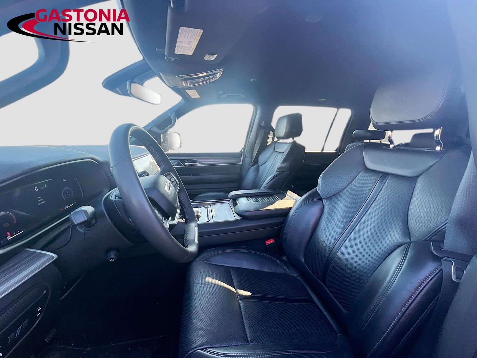 Used 2024 Jeep Wagoneer Series II w/ Flexible Seating Group image 29