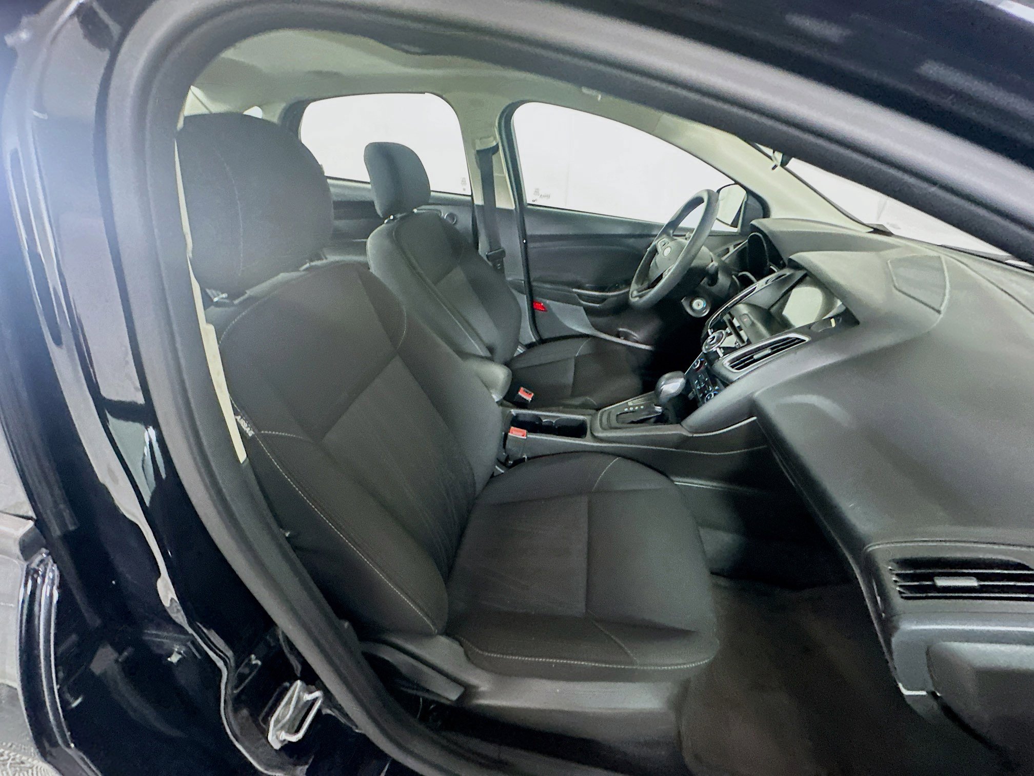 Used 2017 Ford Focus SEL image 29