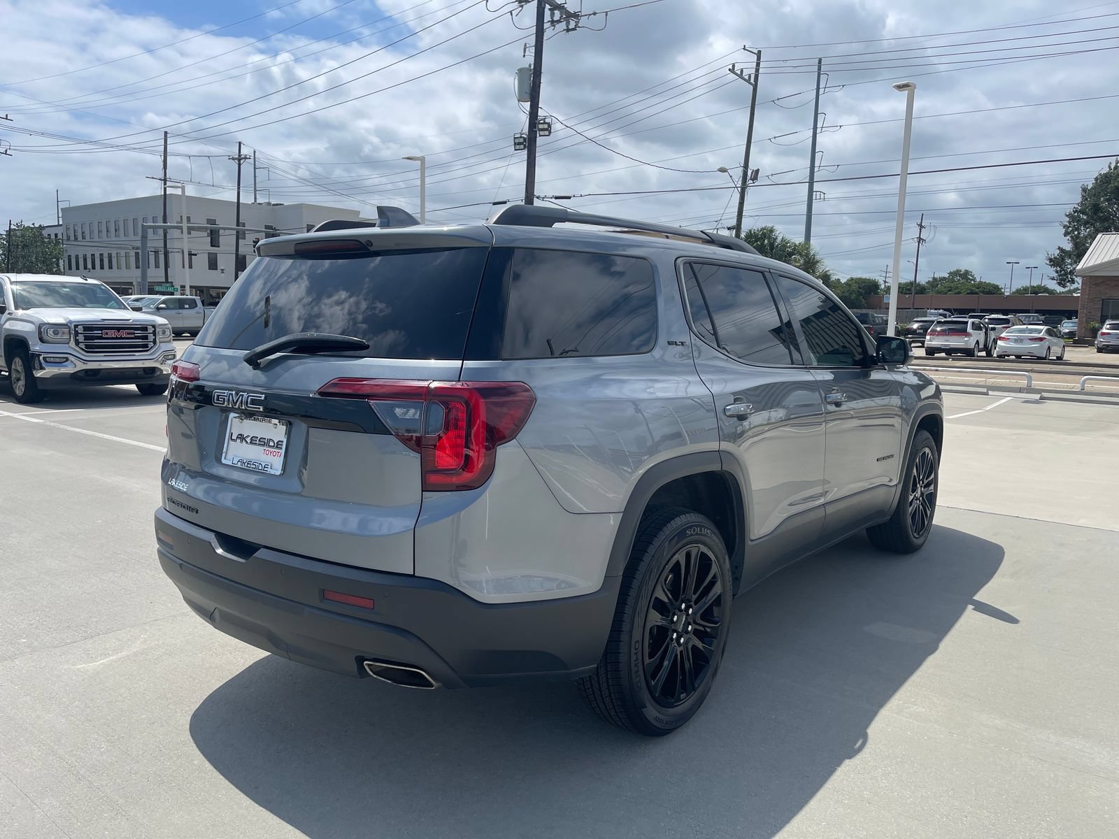 Used 2022 GMC Acadia SLT w/ Elevation Edition FWD image 5
