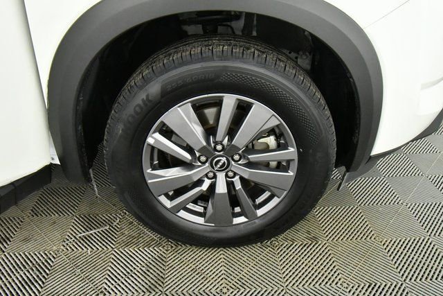 Used 2024 Nissan Pathfinder SV image 17
