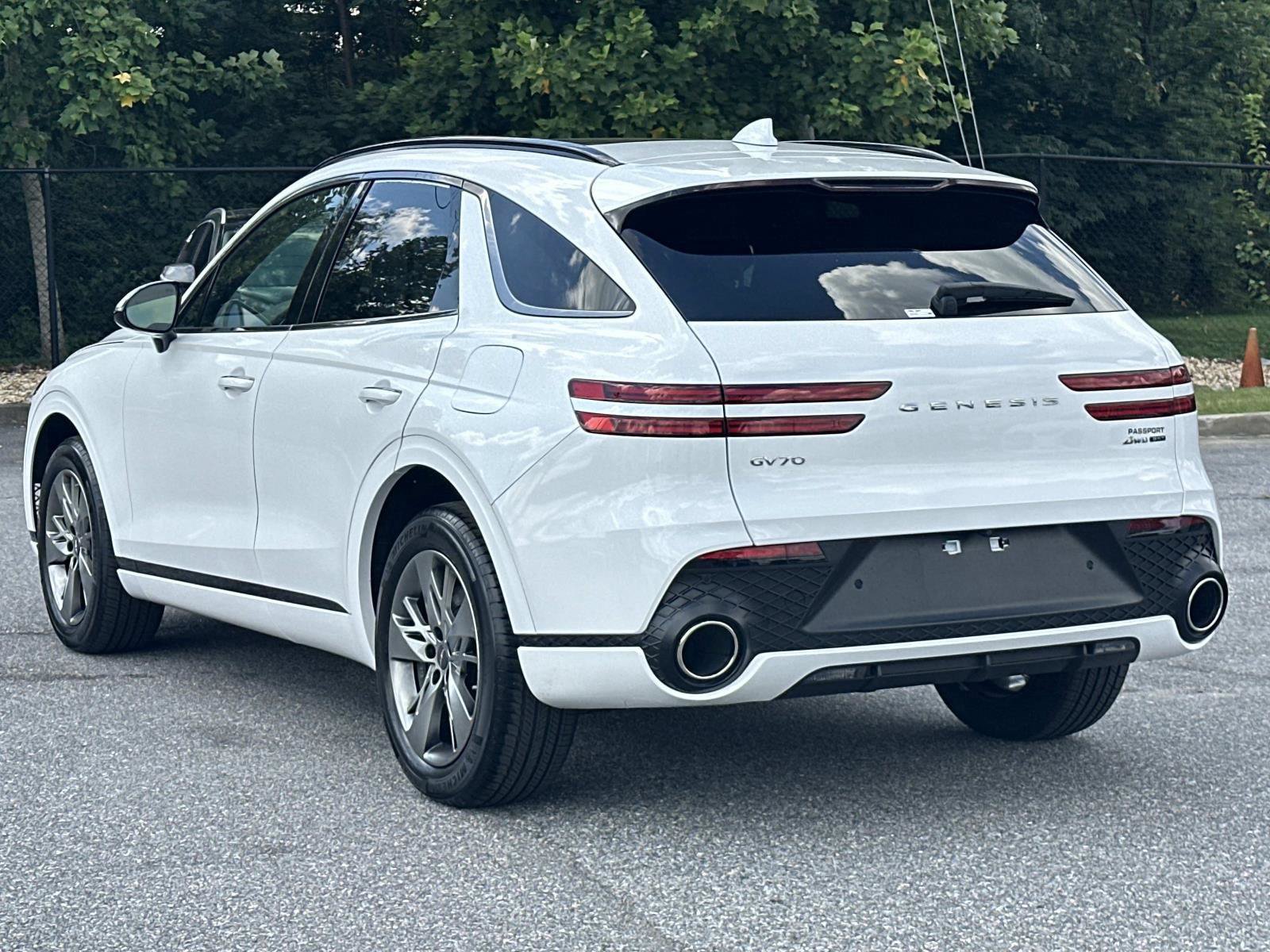 Used 2025 Genesis GV70 3.5T Sport AWD/4WD image 2