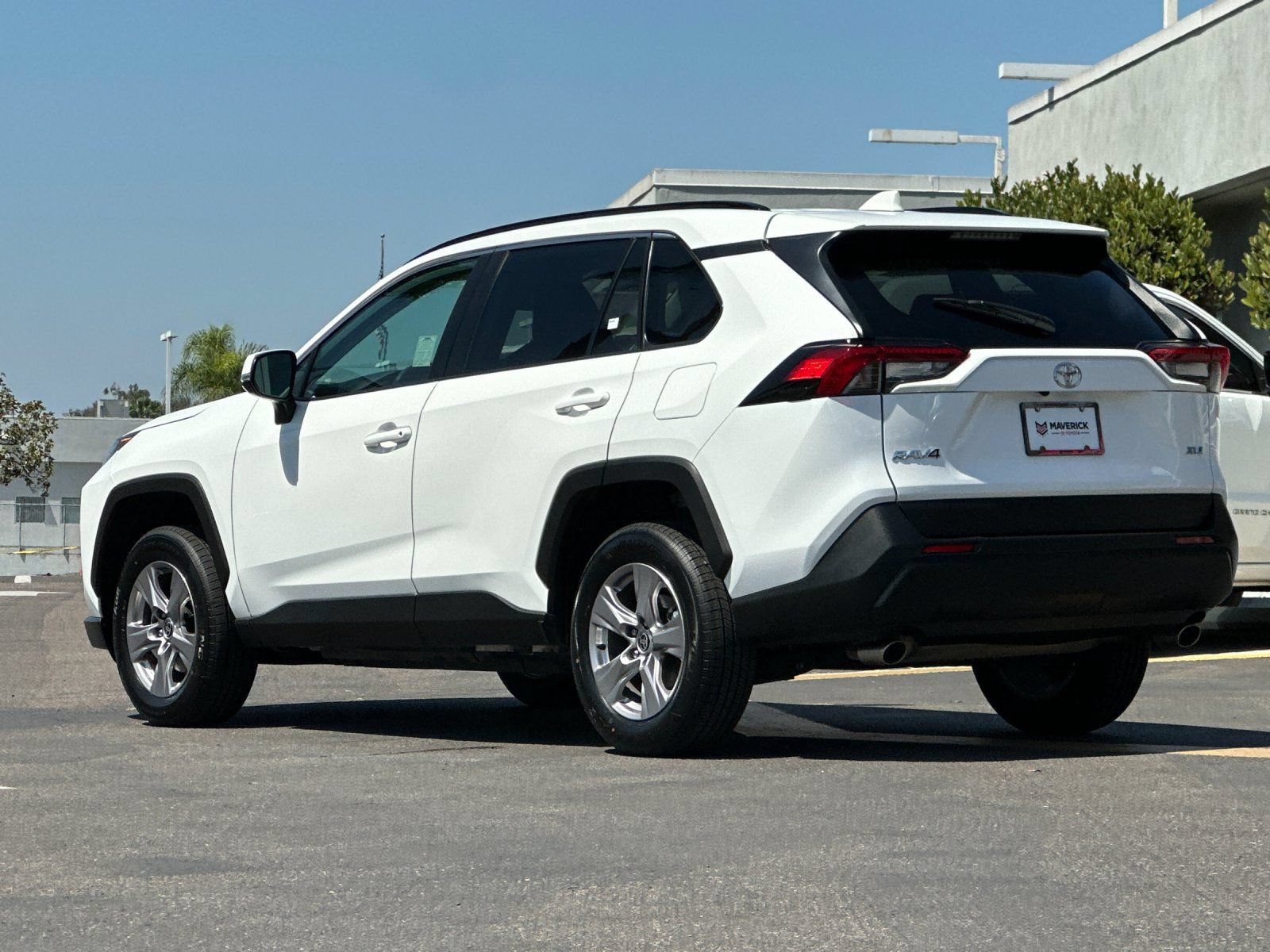 Used 2025 Toyota RAV4 XLE FWD image 3
