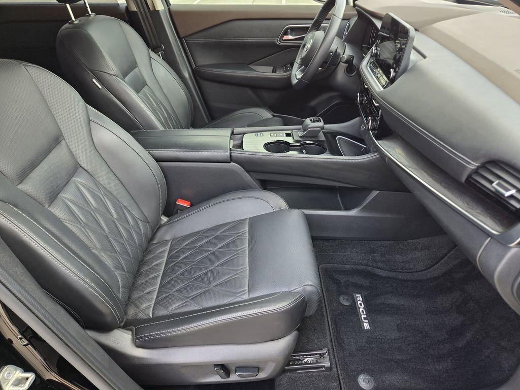 Used 2023 Nissan Rogue Platinum w/ Platinum Premium Package image 17