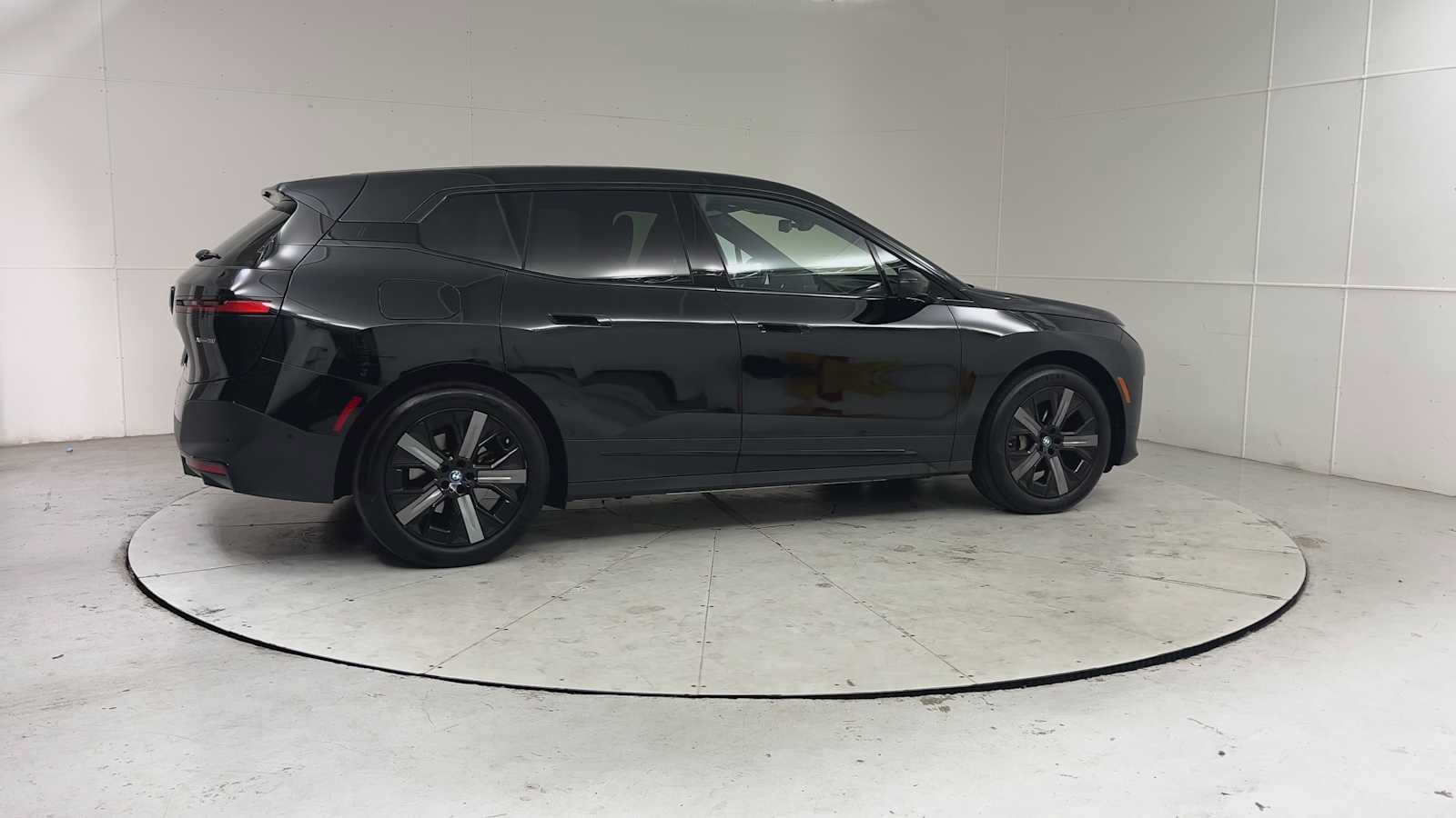 Used 2024 BMW iX xDrive50 AWD/4WD image 9