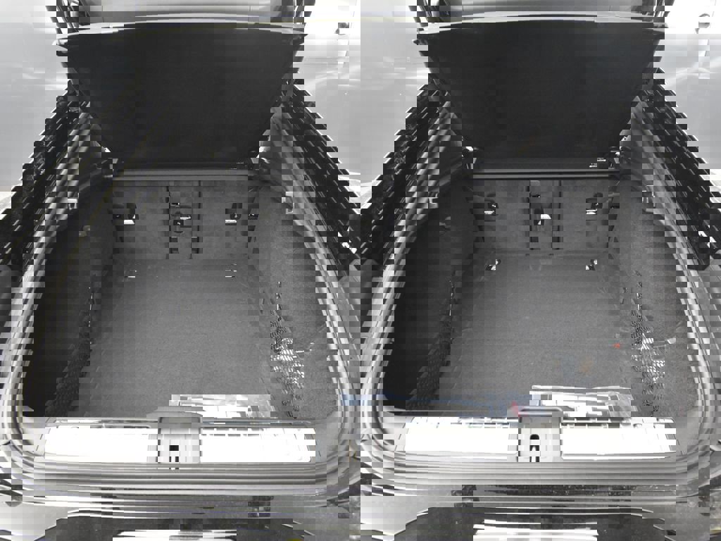 Used 2025 Porsche Panamera 4 image 21