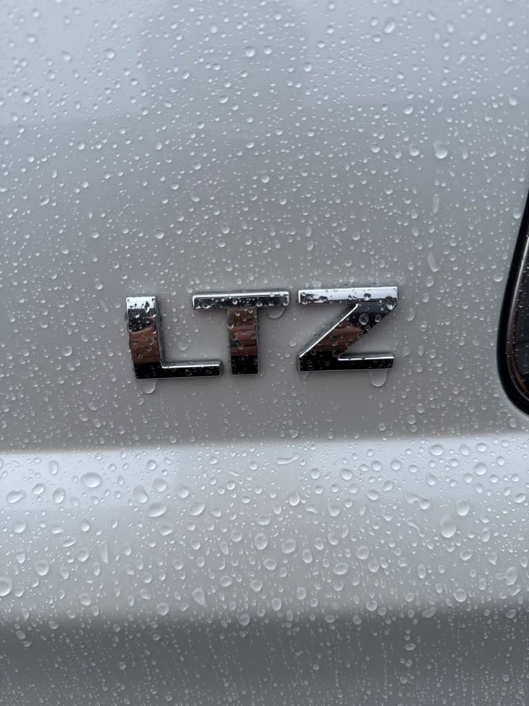 Used 2016 Chevrolet Suburban LTZ image 6