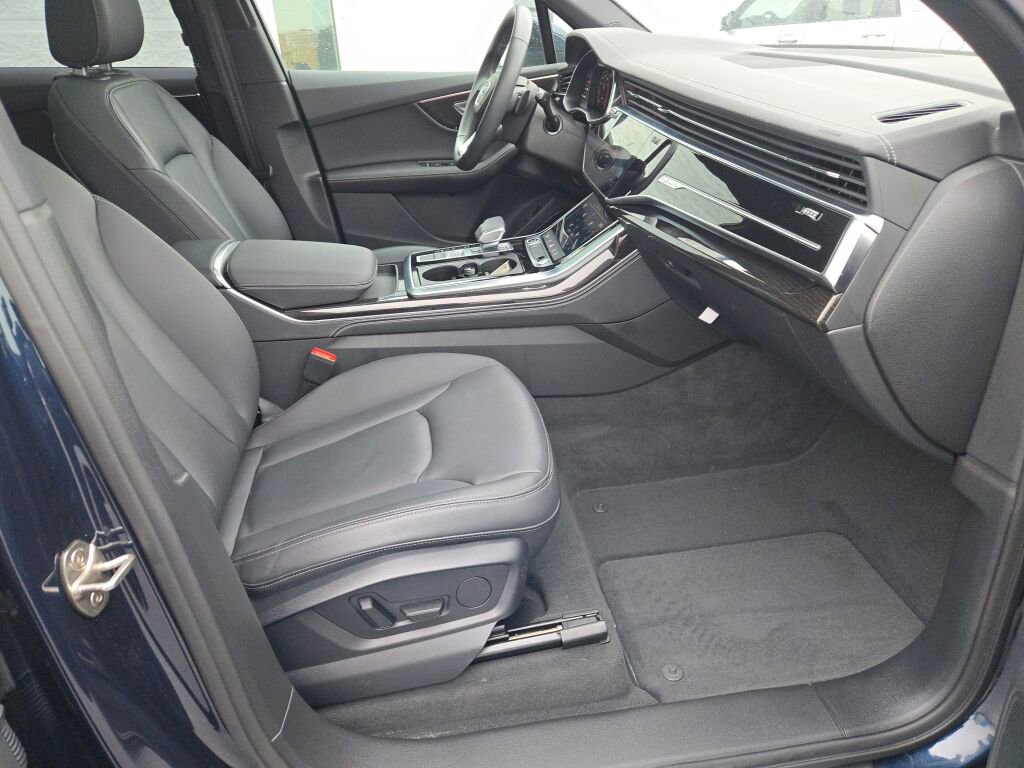 Used 2025 Audi Q7 3.0T Premium Plus image 7