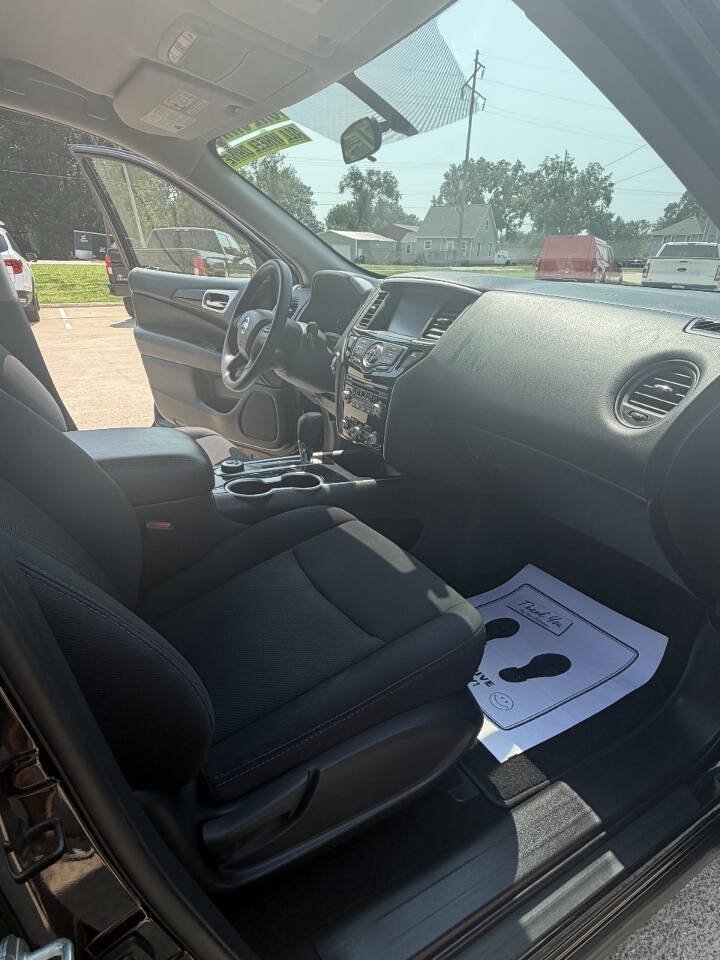Used 2019 Nissan Pathfinder S AWD/4WD image 14